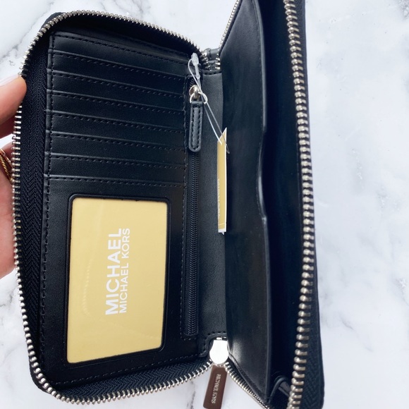 SALE‼️‼️Michael Kors Jet Set Wallet Phone Wristlet - Picture 3 of 8